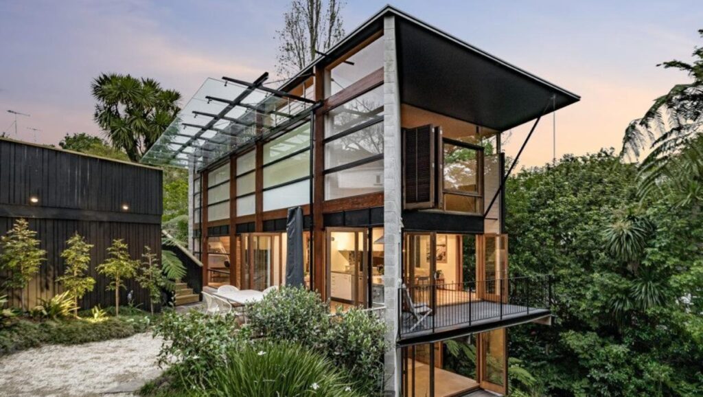 Iconic Clifford Forsyth House Hits the Market After 27 Years OULIANNEWS